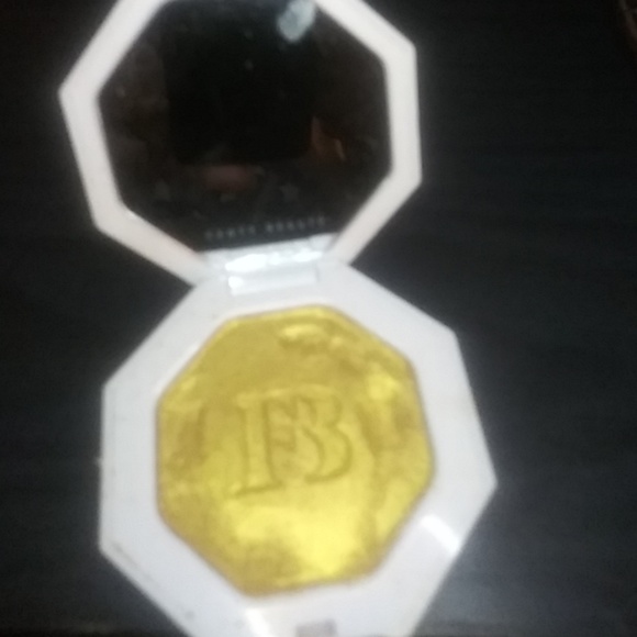 Fenty Beauty highlighter - Picture 2 of 3